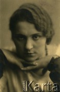 Lata 30., brak miejsca.
Portret kobiety. Fotografia z rodzinnego archiwum Reginy Gutauskiene z domu Klimańskiej.
Fot. NN, zbiory Archiwum Historii Mówionej Ośrodka KARTA i Domu Spotkań z Historią, udostępniła Regina Gutauskiene w ramach projektu 