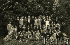 1933, Republika Litewska.
Zdjęcie grupowe. W lewym górnym rogu odręczny napis w języku litewskim (?). Fotografia z rodzinnego archiwum Reginy Gutauskiene z domu Klimańskiej.
Fot. NN, zbiory Archiwum Historii Mówionej Ośrodka KARTA i Domu Spotkań z Historią, udostępniła Regina Gutauskiene w ramach projektu 