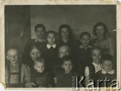 XX w., brak miejsca.
Fotografia rodzinna ze zbiorów Reginy Gutauskiene z domu Klimańskiej.
Fot. NN, zbiory Archiwum Historii Mówionej Ośrodka KARTA i Domu Spotkań z Historią, udostępniła Regina Gutauskiene w ramach projektu 