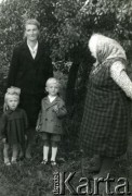 Lata 60./70., Wołmontowicze, Litewska SRR, ZSRR.
Fotografia rodzinna z archiwum prywatnego Ireny Sabulskiej z d. Parnerewskiej.
Fot. NN, zbiory Archiwum Historii Mówionej Ośrodka KARTA i Domu Spotkań z Historią, udostępniła Irena Sabulska w ramach projektu 