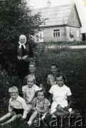 Lata 60./70., Wołmontowicze, Litewska SRR, ZSRR.
Fotografia rodzinna z archiwum prywatnego Ireny Sabulskiej z d. Parnerewskiej.
Fot. NN, zbiory Archiwum Historii Mówionej Ośrodka KARTA i Domu Spotkań z Historią, udostępniła Irena Sabulska w ramach projektu 