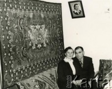1985, Iwieniec, Białoruska SRR, ZSRR.
Weronika Kwacz z d. Bancarewicz z mężem Bolesławem.
Fot. NN, zbiory Archiwum Historii Mówionej Ośrodka KARTA i Domu Spotkań z Historią, udostępniła Weronika Kwacz w ramach projektu 