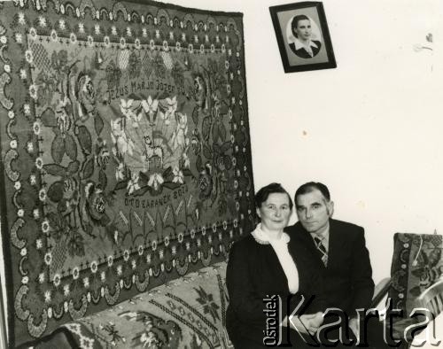 1985, Iwieniec, Białoruska SRR, ZSRR.
Weronika Kwacz z d. Bancarewicz z mężem Bolesławem.
Fot. NN, zbiory Archiwum Historii Mówionej Ośrodka KARTA i Domu Spotkań z Historią, udostępniła Weronika Kwacz w ramach projektu 