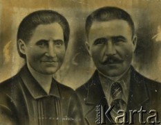 Lata 40., brak miejsca.
Rodzice Józefy Bondarewicz - żony Bronisława Bondarewicza. 
Fot. NN, zbiory Archiwum Historii Mówionej Ośrodka KARTA i Domu Spotkań z Historią, udostępnił Bronisław Bondarewicz w ramach projektu 