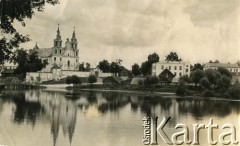 Lata 60., Iwieniec, Białoruska SRR, ZSRR.
Widok na kościół św. Michała Archanioła znad rzeki Wołmy.
Fot. NN, zbiory Archiwum Historii Mówionej Ośrodka KARTA i Domu Spotkań z Historią, udostępniła Halina Rudowicz - Alanciewa w ramach projektu 