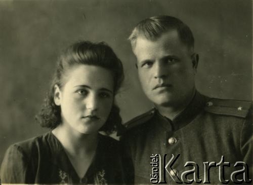 1946, Iwieniec, Białoruska SRR, ZSRR.
Halina Rudowicz-Ałanciewa z mężem Mikołajem Ałanciewem.
Fot. NN, zbiory Archiwum Historii Mówionej Ośrodka KARTA i Domu Spotkań z Historią, udostępniła Halina Rudowicz - Alanciewa w ramach projektu 