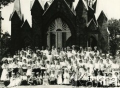 Lata 90., Iwieniec, Białoruś.
Pierwsza komunia święta w kościele św. Aleksego.
Fot. NN, zbiory Archiwum Historii Mówionej Ośrodka KARTA i Domu Spotkań z Historią, udostępniła Halina Rudowicz - Alanciewa w ramach projektu 