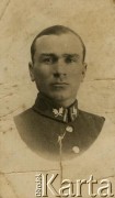 1935, Iwieniec, woj. nowogródzkie, Polska.
Portret Bronisława Arciszewskiego w mundurze gajowego, ojca Marii Mikuckiej.
Fot. NN, zbiory Archiwum Historii Mówionej Ośrodka KARTA i Domu Spotkań z Historią, udostępnili Maria i Leonard Mikuccy w ramach projektu 