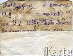 13.05.1938, Łomiżyno, woj. wileńskie, Polska.
Rewers odbitki fotograficznej o sygnaturze AHM_PnW_1329_0002_0002a: Zdjęcie grupowe dzieci z II klasy.
Fot. NN, zbiory Archiwum Historii Mówionej Ośrodka KARTA i Domu Spotkań z Historią, udostępniła Katarzyna Duniec w ramach projektu 