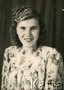 24.07.1956, brak miejsca.
Portret Wincentyny Kobzik.
Fot. NN, zbiory Archiwum Historii Mówionej Ośrodka KARTA i Domu Spotkań z Historią, udostępnili Wincentyna i Jan Kobzikowie w ramach projektu 