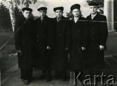 1959. Postawy, Białoruska SRR, ZSRR.
Jan Litwinowicz (w środku), mąż Berty Litwinowicz, wraz z kolegami.
Fot. NN, zbiory Archiwum Historii Mówionej Ośrodka KARTA i Domu Spotkań z Historią, udostępniła Berta Litwinowicz w ramach projektu 