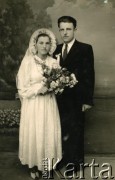 1954, Komaje, Białoruska SRR, ZSRR.
Portret ślubny Wacława Stańczyka i jego żony.
Fot. NN, zbiory Archiwum Historii Mówionej Ośrodka KARTA i Domu Spotkań z Historią, udostępnił Wacław Stańczyk w ramach projektu 