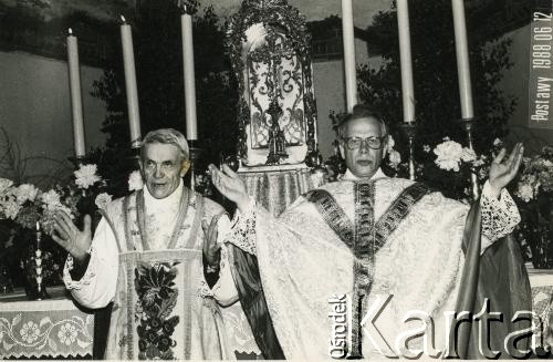12.06.1988, Postawy, Białoruska SRR, ZSRR.
Msza święta w odzyskanym od władz sowieckich kościele.
Fot. NN, zbiory Archiwum Historii Mówionej Ośrodka KARTA i Domu Spotkań z Historią, udostępnił Wacław Stańczyk w ramach projektu 