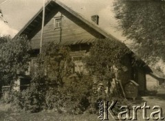 Brak daty, brak miejsca.
Dom rodzinny Suchowiejków.
Fot. NN, zbiory Archiwum Historii Mówionej Ośrodka KARTA i Domu Spotkań z Historią, udostępniła Maria Suchowiejko w ramach projektu 