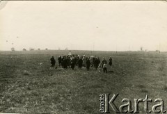 Po 1945, Białoruska SRR, ZSRR.
Pogrzeb Jana Suchowiejko, ojca Marii Suchowiejko.
Fot. NN, zbiory Archiwum Historii Mówionej Ośrodka KARTA i Domu Spotkań z Historią, udostępniła Maria Suchowiejko w ramach projektu 