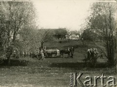 Po 1945, Białoruska SRR, ZSRR.
Pogrzeb Jana Suchowiejko, ojca Marii Suchowiejko.
Fot. NN, zbiory Archiwum Historii Mówionej Ośrodka KARTA i Domu Spotkań z Historią, udostępniła Maria Suchowiejko w ramach projektu 