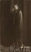 Przed 1939., brak miejsca.
Portret kobiety. Fotografia z rodzinnego archiwum Anny Bogowicz.
Fot. NN, zbiory Archiwum Historii Mówionej Ośrodka KARTA i Domu Spotkań z Historią, udostępniła Anna Bogowicz w ramach projektu 