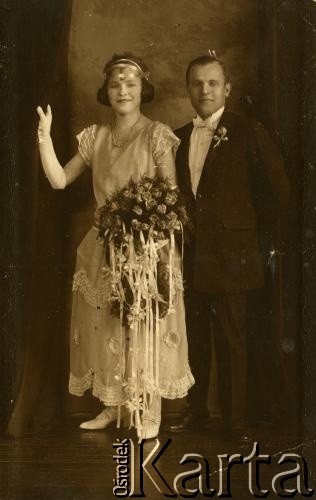 Przed 1939, brak miejsca.
Fotografia ślubna z rodzinnego archiwum Anny Bogowicz. 
Fot. NN, zbiory Archiwum Historii Mówionej Ośrodka KARTA i Domu Spotkań z Historią, udostępniła Anna Bogowicz w ramach projektu 