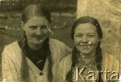 Przed 1941, Greczany (Chmielnicki), Ukraińska SRR, ZSRR.
Stanisława Sowa (z prawej) z koleżanką.
Fot. NN, zbiory Archiwum Historii Mówionej Ośrodka KARTA i Domu Spotkań z Historią, udostępniła Stanisława Sowa w ramach projektu 