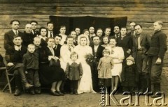 1950, Rubieżewicze, Białoruska SRR, ZSRR.
Ślub Weroniki z domu Ciaszkiewicz i Walerego Juchniewiczów.
Fot. NN, zbiory Archiwum Historii Mówionej Ośrodka KARTA i Domu Spotkań z Historią, udostępniła Weronika Juchniewicz w ramach projektu 