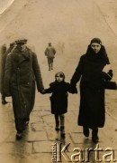 Lata 30., prawdopodobnie Równe, woj. wołyńskie, Polska.
Fotografia rodzinna ze zbiorów Marii Kamińskiej z domu Herflisz.
Fot. NN, zbiory Archiwum Historii Mówionej Ośrodka KARTA i Domu Spotkań z Historią, udostępniła Maria Kamińska w ramach projektu 
