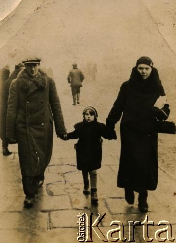 Lata 30., prawdopodobnie Równe, woj. wołyńskie, Polska.
Fotografia rodzinna ze zbiorów Marii Kamińskiej z domu Herflisz.
Fot. NN, zbiory Archiwum Historii Mówionej Ośrodka KARTA i Domu Spotkań z Historią, udostępniła Maria Kamińska w ramach projektu 