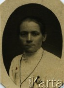 Przed 1939, brak miejsca.
Portret kobiety z rodzinnego archiwum Felicji Błaszkiewicz.
Fot. NN, zbiory Archiwum Historii Mówionej Ośrodka KARTA i Domu Spotkań z Historią, udostępniła Felicja Błaszkiewicz w ramach projektu 
