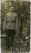 Ok. 1945, brak miejsca.
Żołnierz, prawdopodobnie ojciec Tamary Abramowicz z domu Kozłowskiej.
Fot. NN, zbiory Archiwum Historii Mówionej Ośrodka KARTA i Domu Spotkań z Historią, udostępniła Tamara Abramowicz w ramach projektu 