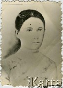 Przed 1939, brak miejsca.
Portret kobiety. Fotografia ze zbiorów prywatnych Tamary Abramowicz.
Fot. NN, zbiory Archiwum Historii Mówionej Ośrodka KARTA i Domu Spotkań z Historią, udostępniła Tamara Abramowicz w ramach projektu 