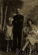 Lata 20., brak miejsca.
Fotografia rodzinna.
Fot. NN, zbiory Archiwum Historii Mówionej Ośrodka KARTA i Domu Spotkań z Historią, udostępnił Jerzy Maracz w ramach projektu 