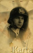 Przed 1939, brak miejsca.
Teodor Szelengowski vel Szelągowski, syn Władysława i Wiktorii z Wiszniewskich, urodzony 18 czerwca 1912 roku w Łucku, zamordowany w 1940 roku w Twerze. Do 1939 roku służył w oddziale ochraniającym prezydenta Ignacego Mościckiego.
Fot. NN, zbiory Archiwum Historii Mówionej Ośrodka KARTA i Domu Spotkań z Historią, udostępnił Jerzy Maracz w ramach projektu 