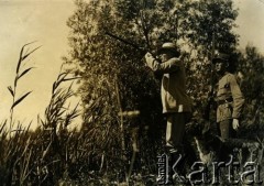 Przed 1939, Spała, woj. warszawskie, Polska.
Prezydent RP Ignacy Mościcki podczas polowania w letniej rezydencji.
Fot. Tadeusz Szelengowski, zbiory Archiwum Historii Mówionej Ośrodka KARTA i Domu Spotkań z Historią, udostępnił Jerzy Maracz w ramach projektu 