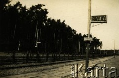 Przed 1939, Spała, woj. warszawskie, Polska.
Stacja kolejowa w Spale.
Fot. NN, zbiory Archiwum Historii Mówionej Ośrodka KARTA i Domu Spotkań z Historią, udostępnił Jerzy Maracz w ramach projektu 