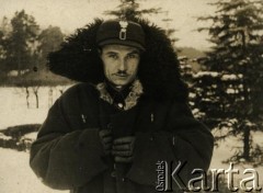 Przed 1939, Spała (?), woj. warszawskie, Polska.
Teodor Szelengowski vel Szelągowski, syn Władysława i Wiktorii z Wiszniewskich, urodzony 18 czerwca 1912 roku w Łucku, zamordowany w 1940 roku w Twerze.
Fot. NN, zbiory Archiwum Historii Mówionej Ośrodka KARTA i Domu Spotkań z Historią, udostępnił Jerzy Maracz w ramach projektu 