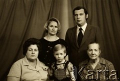 Brak daty, brak miejsca.
Zdjęcie rodzinne ze zbiorów Adeli Baczyńskiej.
Fot. NN,  zbiory Archiwum Historii Mówionej Ośrodka KARTA i Domu Spotkań z Historią, udostępniła Adela Baczyńska w ramach projektu 