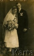 Przed 1939, Tarnopol (?), woj. tarnopolskie, Polska.
Fotografia ślubna ze zbiorów Stanisławy Dąbrowskiej.
Fot. NN, zbiory Archiwum Historii Mówionej Ośrodka KARTA i Domu Spotkań z Historią, udostępniła Stanisława Dąbrowska w ramach projektu 
