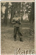 Lata 30-40., brak miejsca.
Portret żołnierza Wojska Polskiego. Fotografia ze zbiorów rodzinnych Stanisławy Dąbrowskiej.
Fot. NN, zbiory Archiwum Historii Mówionej Ośrodka KARTA i Domu Spotkań z Historią, udostępniła Stanisława Dąbrowska w ramach projektu 