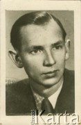 Brak daty, brak miejsca.
Portret mężczyzny. Fotografia z archiwum rodzinnego Stanisławy Dąbrowskiej.
Fot. NN, zbiory Archiwum Historii Mówionej Ośrodka KARTA i Domu Spotkań z Historią, udostępniła Stanisława Dąbrowska w ramach projektu 
