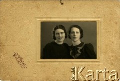 Lata 30., Tarnopol, Polska.
Z lewej Stefania Dereń (teściowa Haliny Terleckiej-Dereń) z koleżanką.
Fot. 