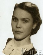 Brak daty, brak miejsca.
Portret kobiety. Fotografia ze zbioru prywatnego Ireny Jasiulite.
Fot. NN, zbiory Archiwum Historii Mówionej Ośrodka KARTA i Domu Spotkań z Historią, udostępniła Irena Weronika Jasiulite w ramach projektu 