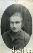 Brak daty, brak miejsca.
Portret kobiety. Fotografia ze zbiorów rodzinnych Eriki Simaki.
Fot. NN, zbiory Archiwum Historii Mówionej Ośrodka KARTA i Domu Spotkań z Historią, udostępniła Erika Simaka w ramach projektu 