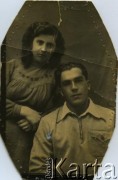 Lata 40. (?), brak miejsca.
Portret kobiety i mężczyzny. Fotografia z rodzinnego archiwum Eugenii Chrobaczyńskiej.
Fot. NN, zbiory Archiwum Historii Mówionej Ośrodka KARTA i Domu Spotkań z Historią, udostępniła Eugenia Chrobaczyńska w ramach projektu 