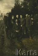 1946, Iwieniec, Białoruska SRR, ZSRR.
Jadwiga Achrem (2. z prawej) z żołnierzami radzieckimi.
Fot. NN, zbiory Archiwum Historii Mówionej Ośrodka KARTA i Domu Spotkań z Historią, udostępniła Jadwiga Achrem w ramach projektu 