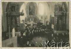Lata 50., Derewna, Białoruska SRR, ZSRR.
Uroczystość religijna w kościele.
Fot. NN, zbiory Archiwum Historii Mówionej Ośrodka KARTA i Domu Spotkań z Historią, udostępniła Jadwiga Achrem w ramach projektu 