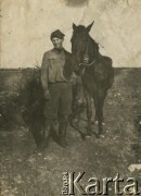 8.06.1940, Iwieniec, Białoruska SRR, ZSRR.
Kuzyn Jawigi Achrem, Antoni Achrem.
Fot. NN, zbiory Archiwum Historii Mówionej Ośrodka KARTA i Domu Spotkań z Historią, udostępniła Jadwiga Achrem w ramach projektu 