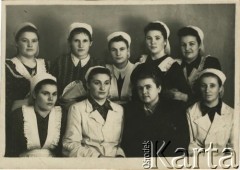 Lata 70., Nowogród, Białoruska SRR, ZSRR.
Kelnerki restauracji z ulicy 1 maja. W tej restauracji Jadwiga Achrem pracowała jako starsza kelnerka.
Fot. NN, zbiory Archiwum Historii Mówionej Ośrodka KARTA i Domu Spotkań z Historią, udostępniła Jadwiga Achrem w ramach projektu 