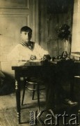 Lata 30., Wilno, woj. wileńskie, Polska.
Portret Stanisława Szuszkiewicza, ojca chrzestnego Janiny Leszczyńskiej.
Fot. NN, zbiory Archiwum Historii Mówionej Ośrodka KARTA i Domu Spotkań z Historią, udostępniła Janina Leszczyńska w ramach projektu 