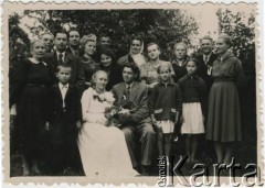 Po 1945, brak miejsca.
Fotografia ślubna z archiwum rodzinnego Janiny Leszczyńskiej.
Fot. NN, zbiory Archiwum Historii Mówionej Ośrodka KARTA i Domu Spotkań z Historią, udostępniła Janina Leszczyńska w ramach projektu 
