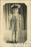 Brak daty, brak miejsca.
Portret dziewczynki. Fotografia z archiwum rodzinnego Janiny Leszczyńskiej.
Fot. NN, zbiory Archiwum Historii Mówionej Ośrodka KARTA i Domu Spotkań z Historią, udostępniła Janina Leszczyńska w ramach projektu 