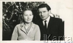 Lata 60., brak miejsca.
Portret małżonków. Prawdopodobnie Janina Leszczyńska z mężem.
Fot. NN, zbiory Archiwum Historii Mówionej Ośrodka KARTA i Domu Spotkań z Historią, udostępniła Janina Leszczyńska w ramach projektu 